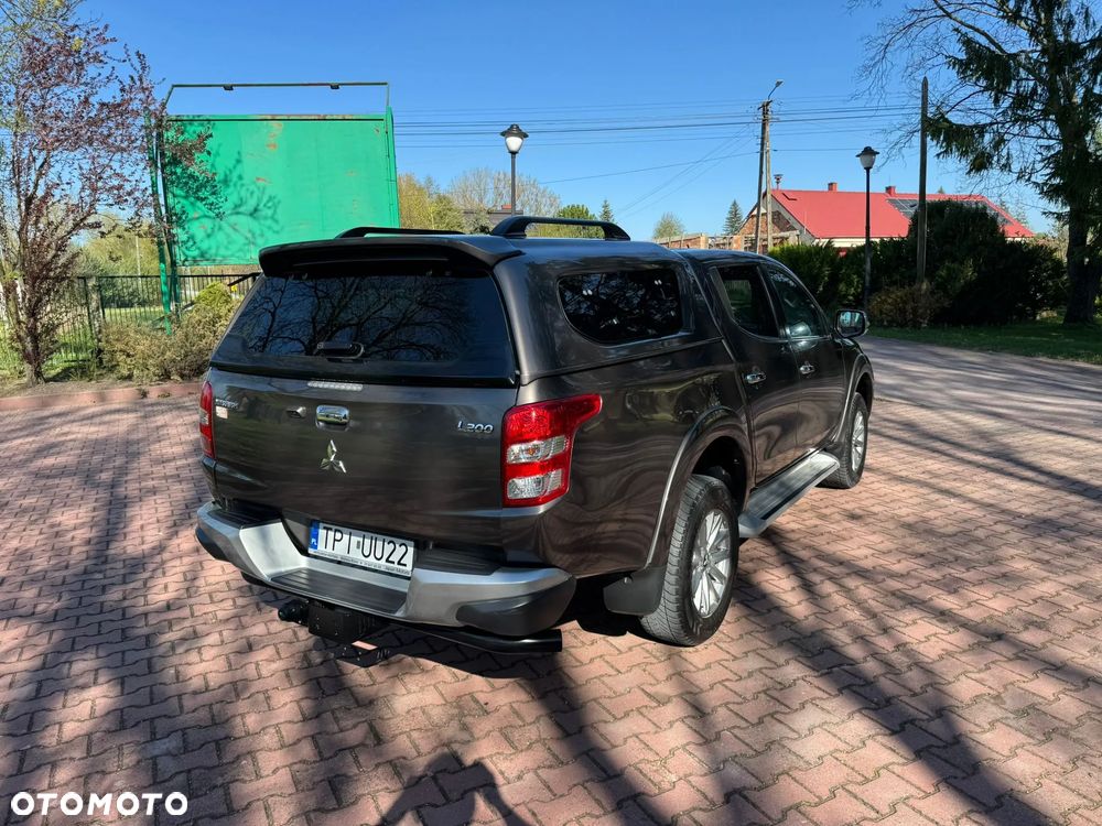 Mitsubishi L200 2.4 d DC Intense + - 21