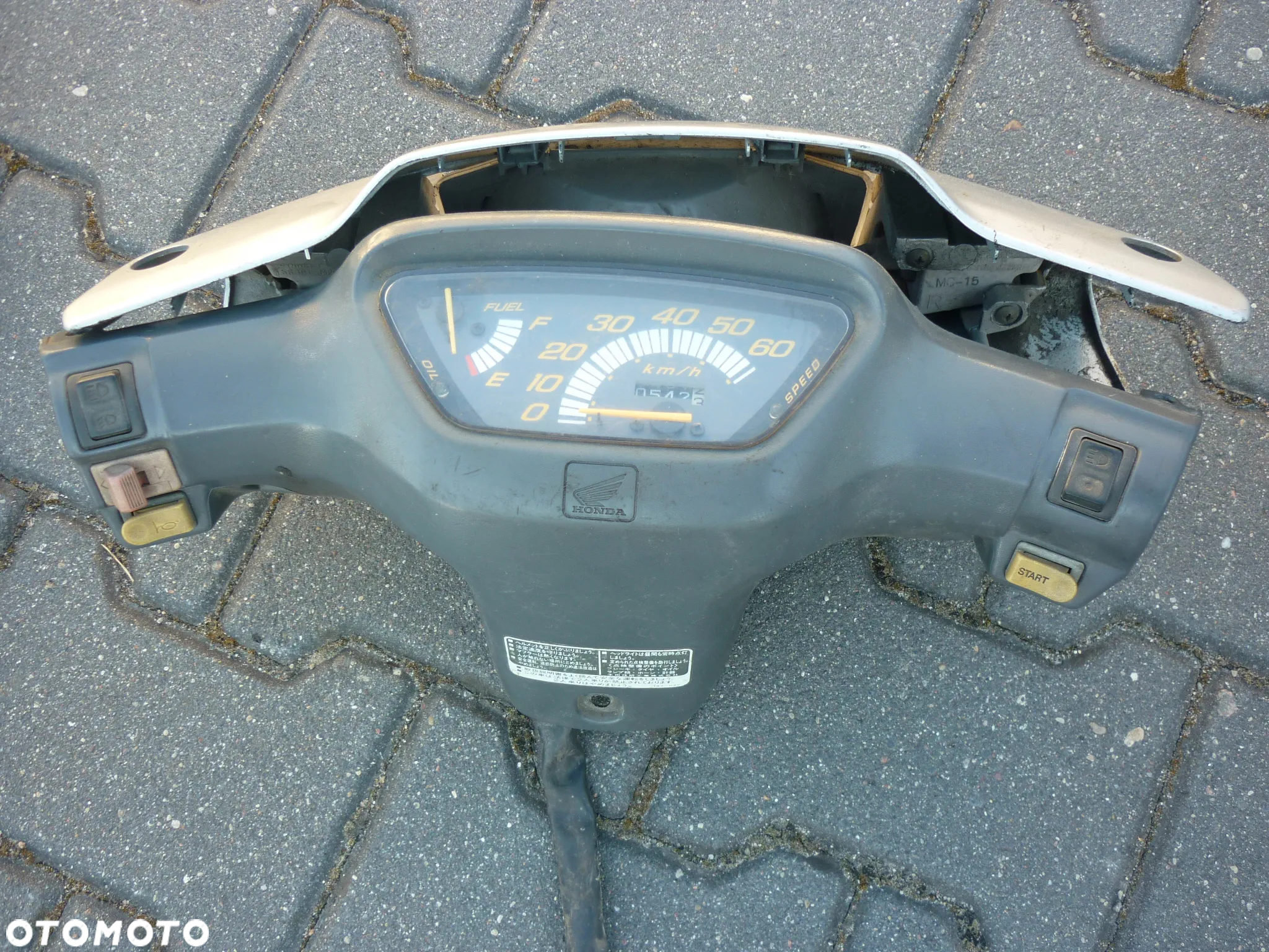 Licznik lampa owiewka Honda Vision 50  2T - 15