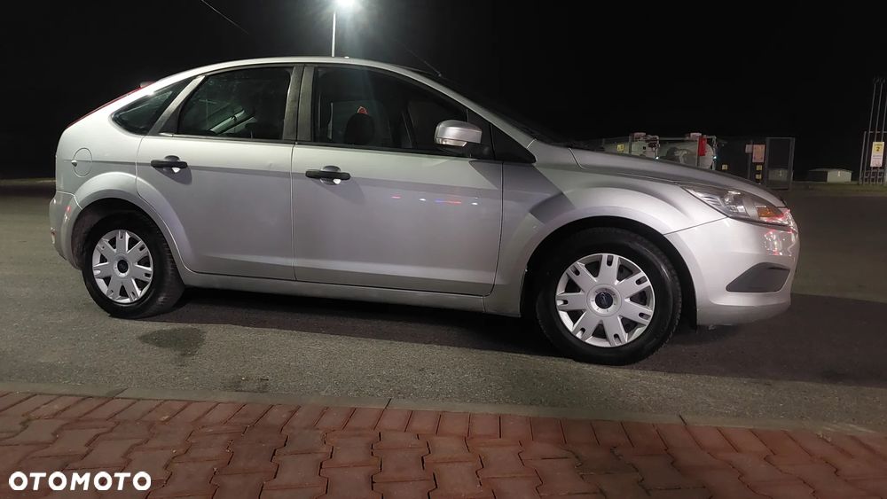 Ford Focus 1.6 Trend + - 11