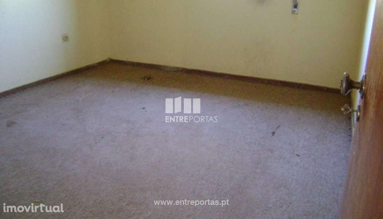 Venda Moradia V2 geminada para restauro, Paredes de Viadores, Marco de - Grande imagem: 4/17