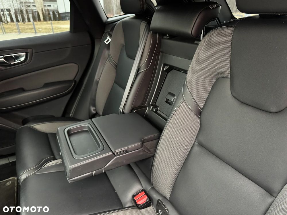 Volvo XC 60 B4 B R-Design - 19
