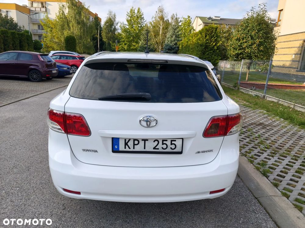 Toyota Avensis 2.0 Sol EU5 - 6