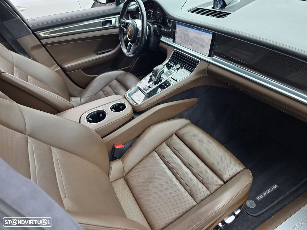Porsche Panamera 4 E-Hybrid - 43