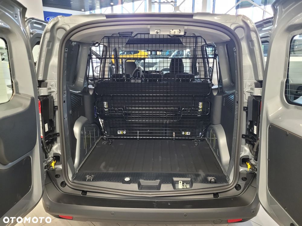 Ford Transit Courier - 11