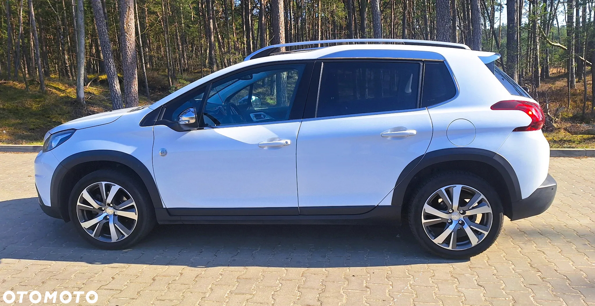 Peugeot 2008 1.2 Pure Tech Allure S&S - 5