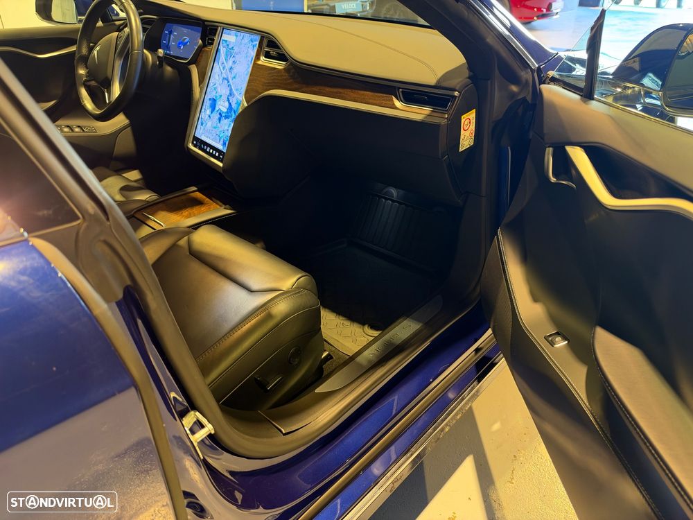 Tesla Model S - 26