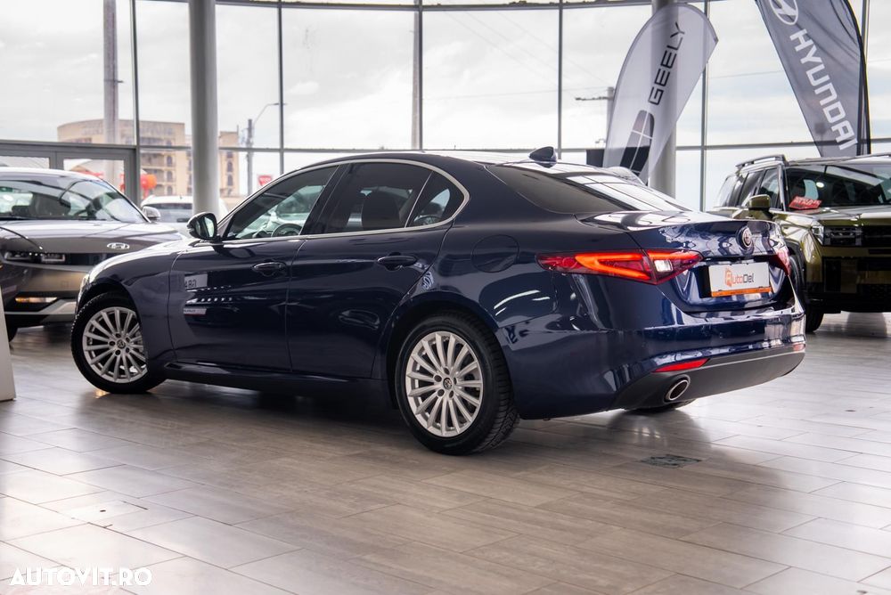 Alfa Romeo Giulia 2.2 - 10