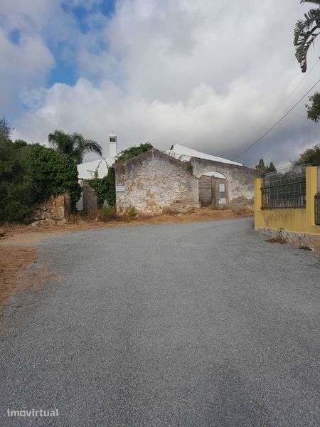 No ALGARVE CASA EM RUÍNAS Pode construir 2  moradias até 300 m2 - Grande imagem: 4/8