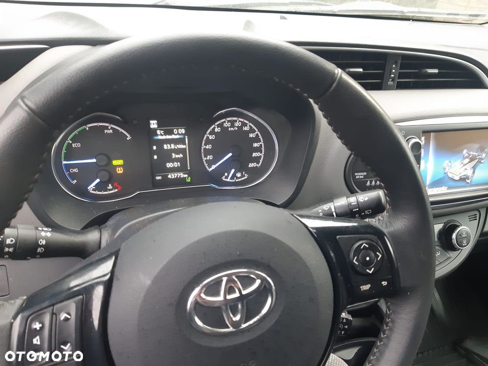 Toyota Yaris Hybrid 100 Premium - 12