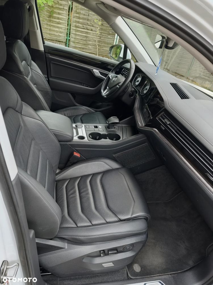 Volkswagen Touareg 3.0 V6 TDI SCR 4Mot R-Line - 15
