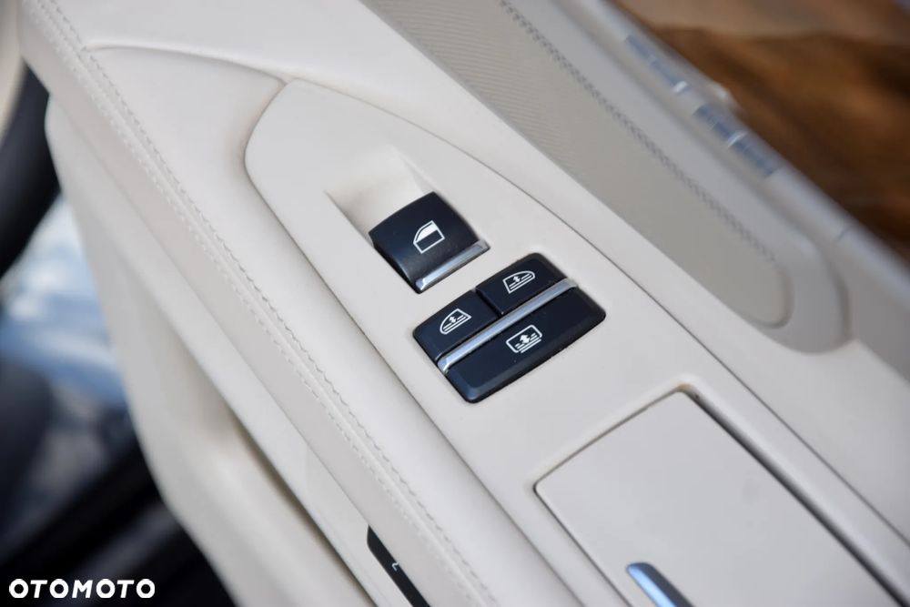 BMW Seria 7 750i - 17