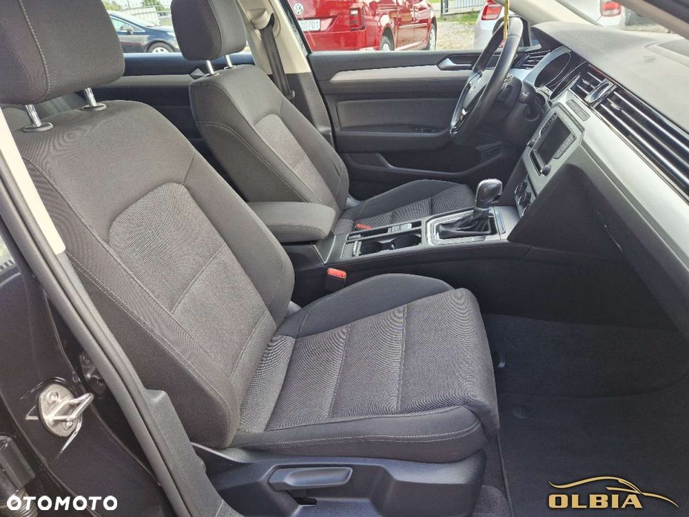 Volkswagen Passat - 22
