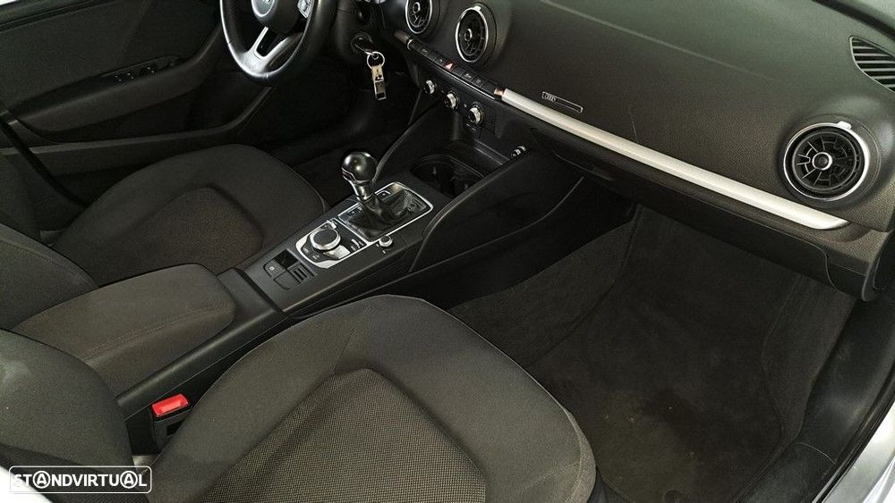 Audi A3 Limousine 30 TFSI Design S tronic - 7