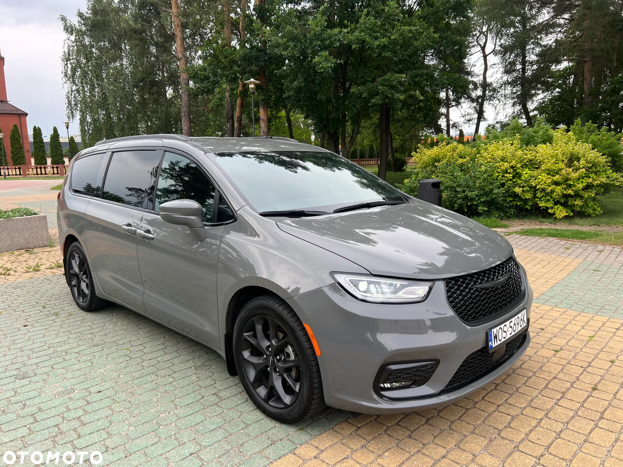 Chrysler Pacifica - 2