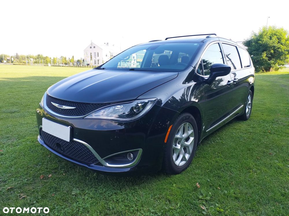 Chrysler Pacifica - 1