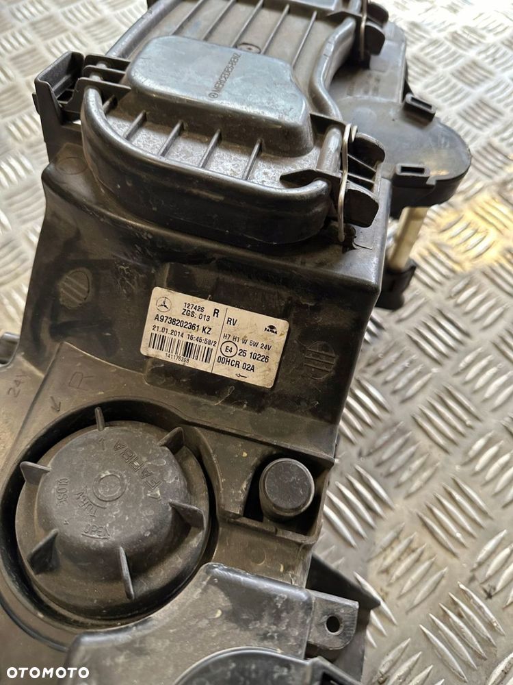 LAMPA REFLEKTOR PRAWY MERCEDES ATEGO A9738202361 - 3