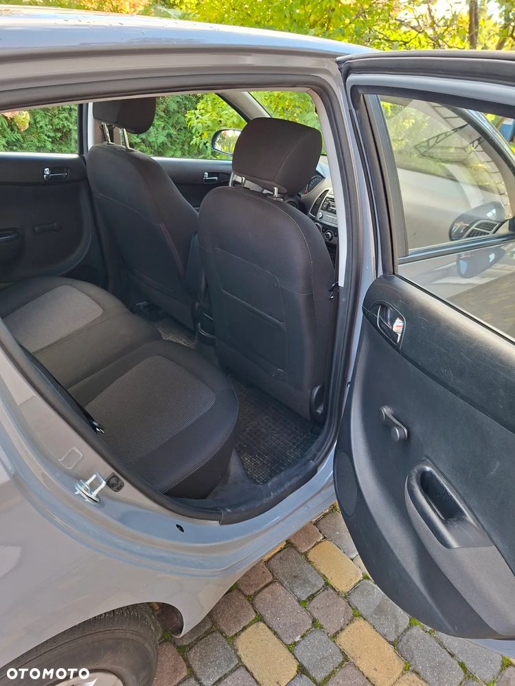 Hyundai i20 1.25 Classic + - 28