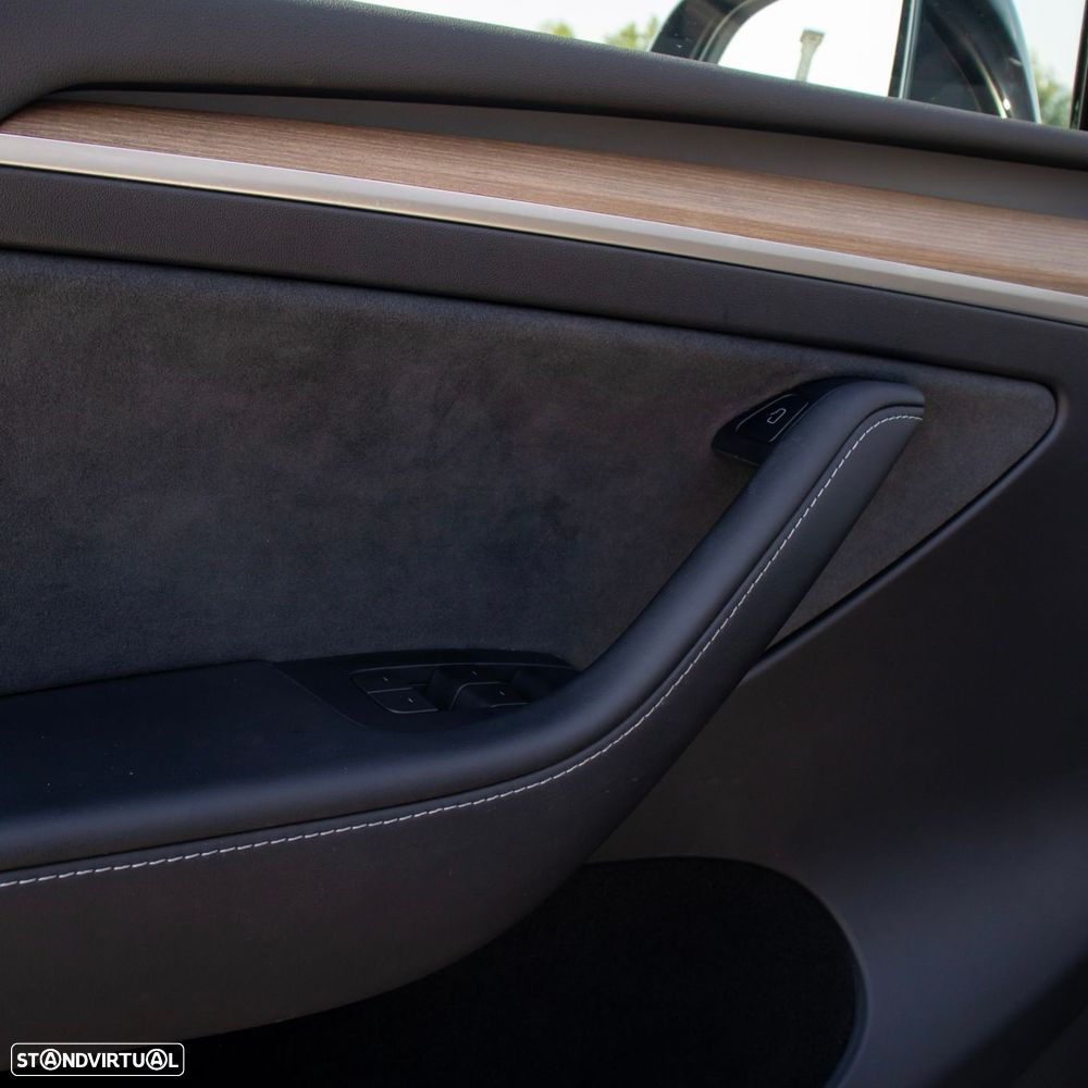 Tesla Model Y Long Range Dual Motor AWD - 15