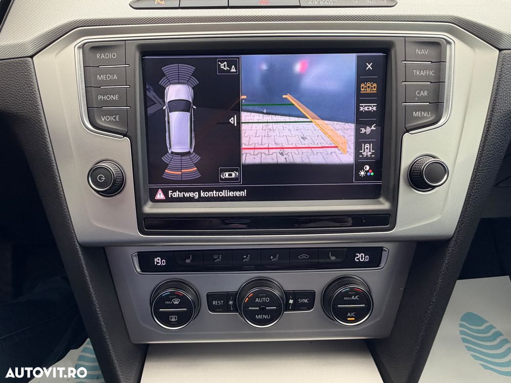 Volkswagen Passat 2.0 TDI DSG Comfortline - 11