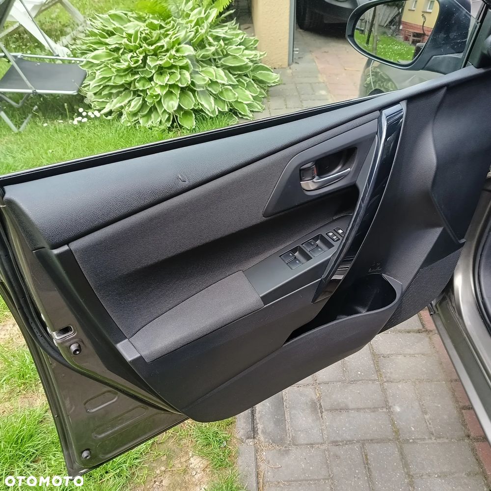 Toyota Auris 1.8 HSD Luna - 21