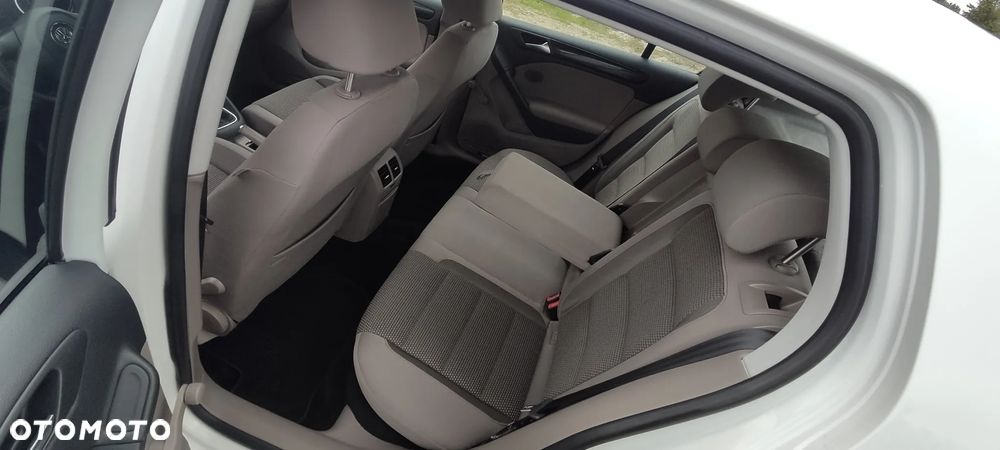 Volkswagen Golf 1.6 Comfortline - 27