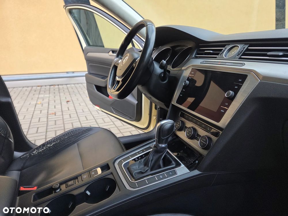 Volkswagen Passat - 19