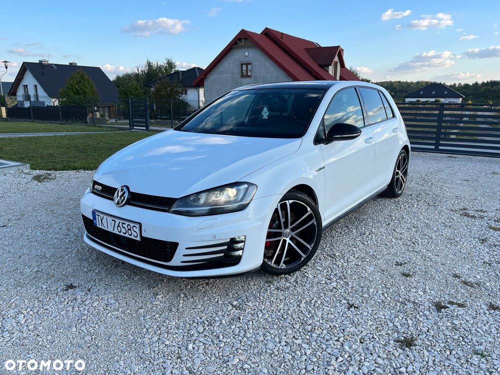 Volkswagen Golf - 2