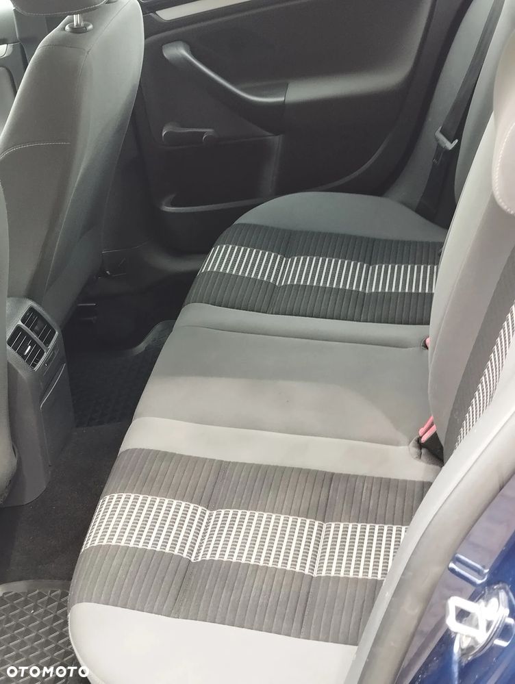Volkswagen Golf - 8