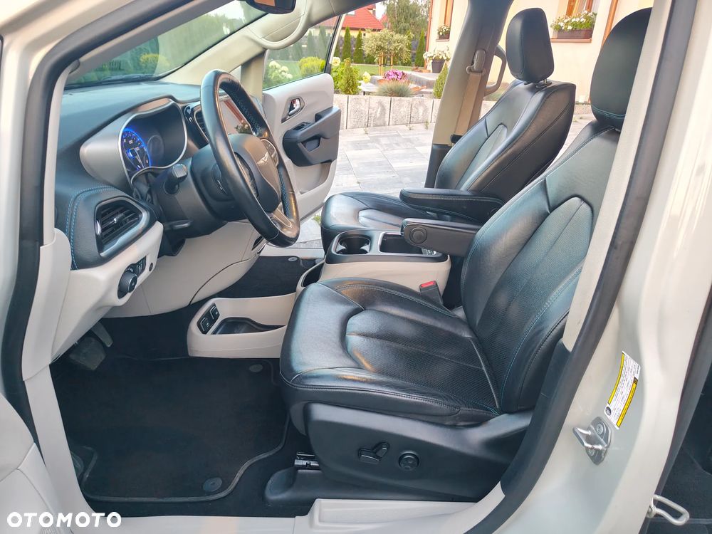 Chrysler Pacifica - 32
