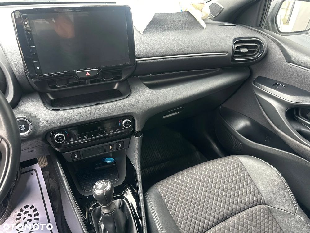 Toyota Yaris 1.5 Style - 27