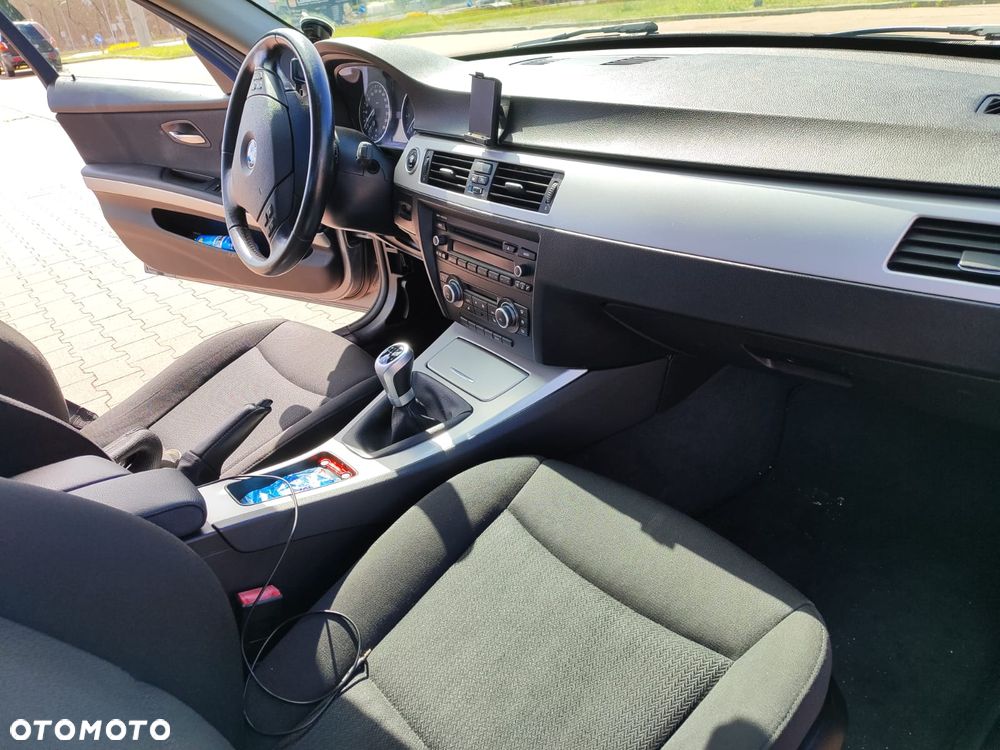 BMW Seria 3 318i - 4