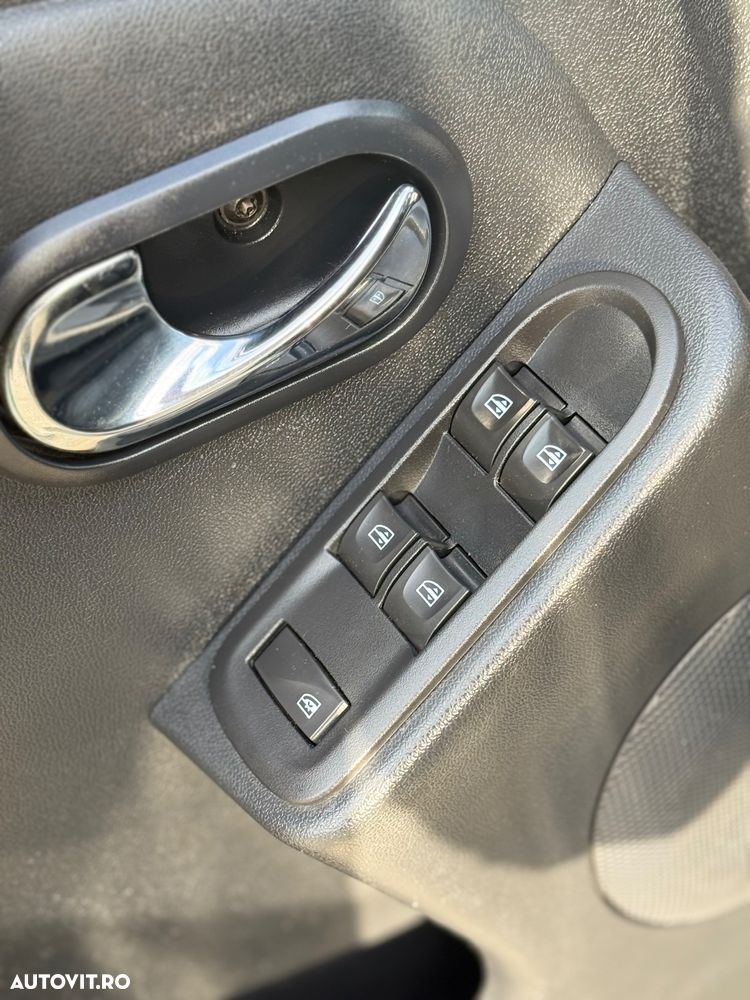 Dacia Duster TCe 125 4x2 Blackshadow - 25