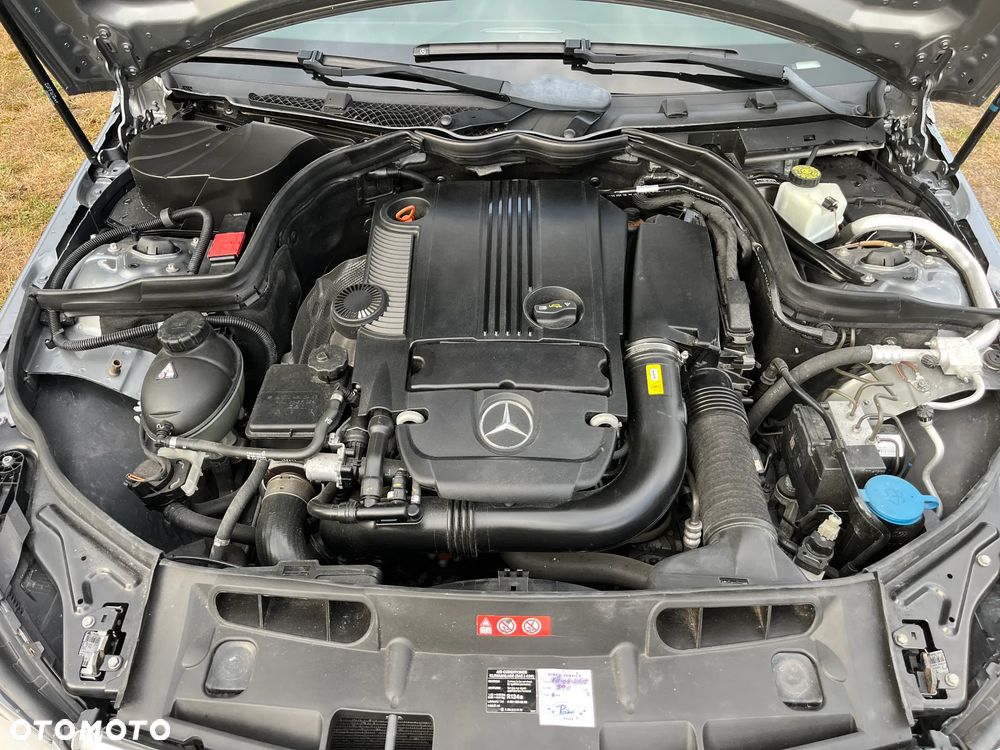 Mercedes-Benz Klasa C 180 CGI BlueEFFICIENCY Avantgarde - 38