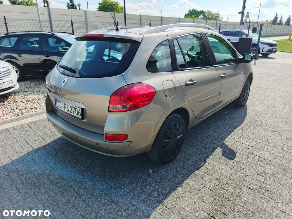 Renault Clio 1.2 16V 75 Night and Day - 4
