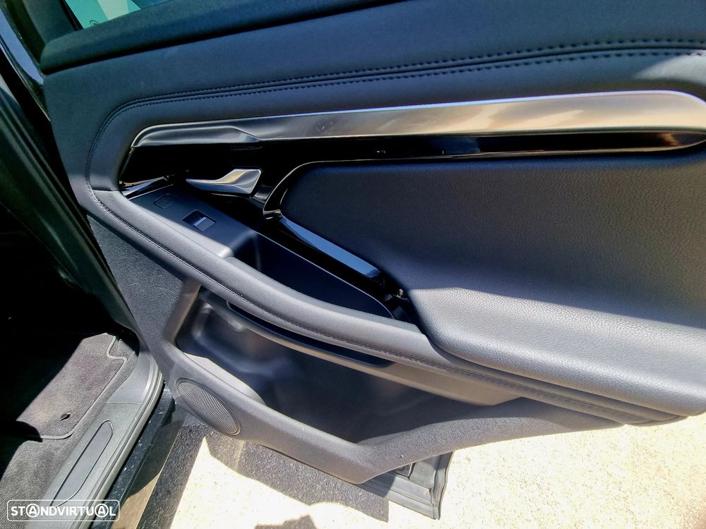 Land Rover Range Rover Evoque P300e R-Dynamic SE - 12