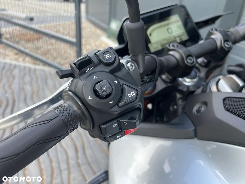Yamaha MT - 17