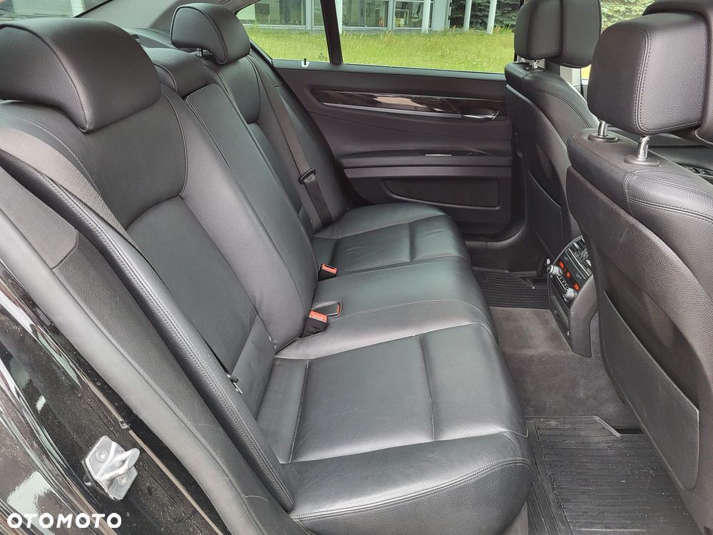 BMW Seria 7 740i Edition Exclusive - 9