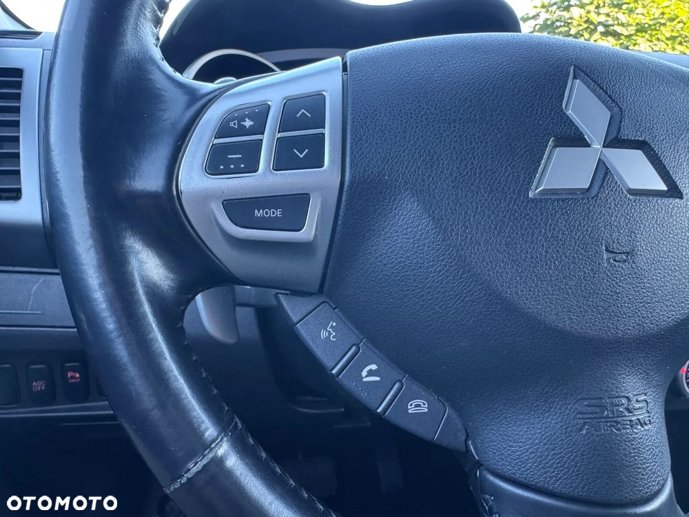 Mitsubishi Outlander 2.4 4WD CVT Instyle - 17