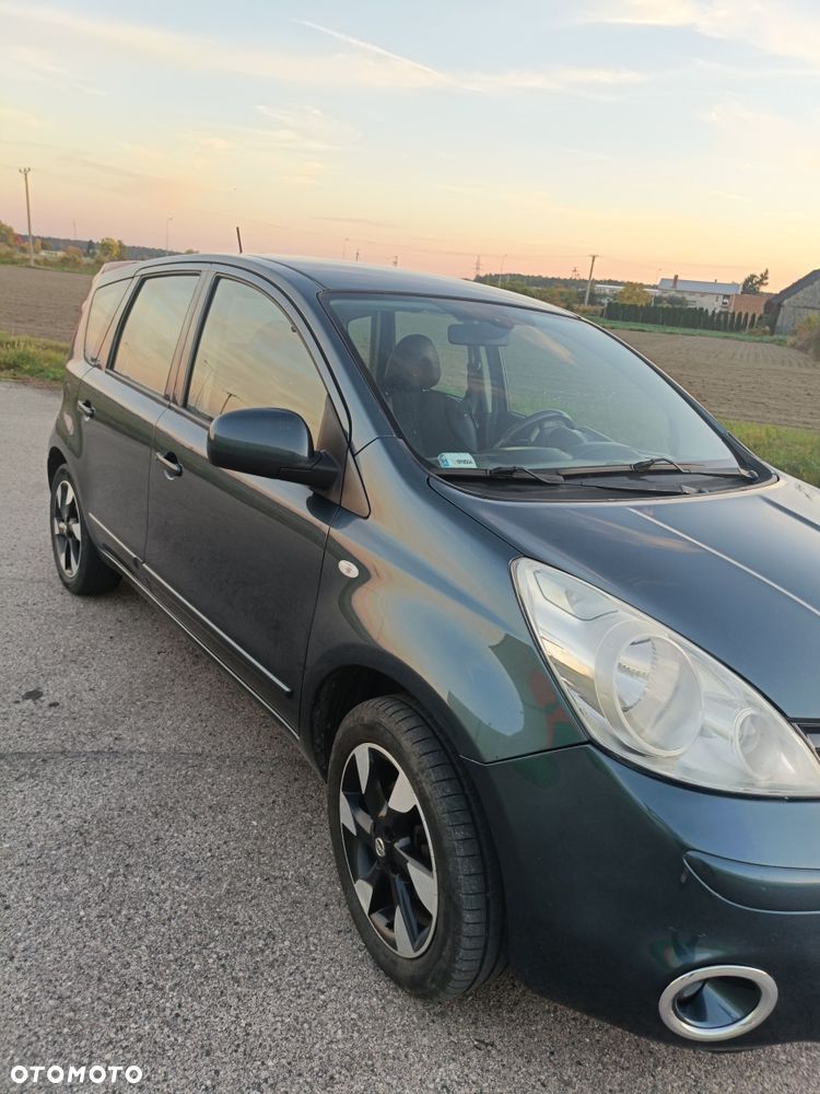 Nissan Note 2012 photo 2