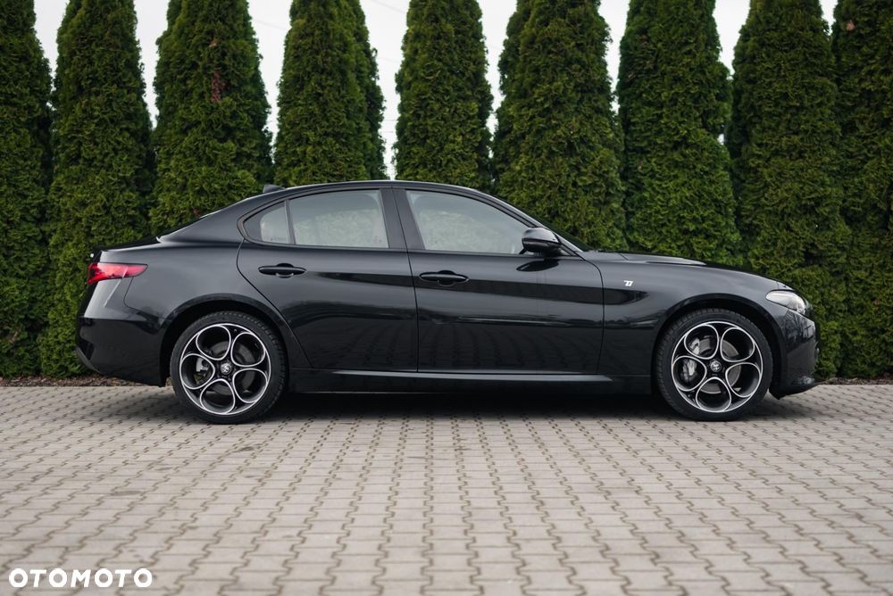 Alfa Romeo Giulia - 8