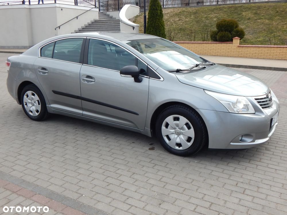 Toyota Avensis 1.8 Sol NAVI - 4