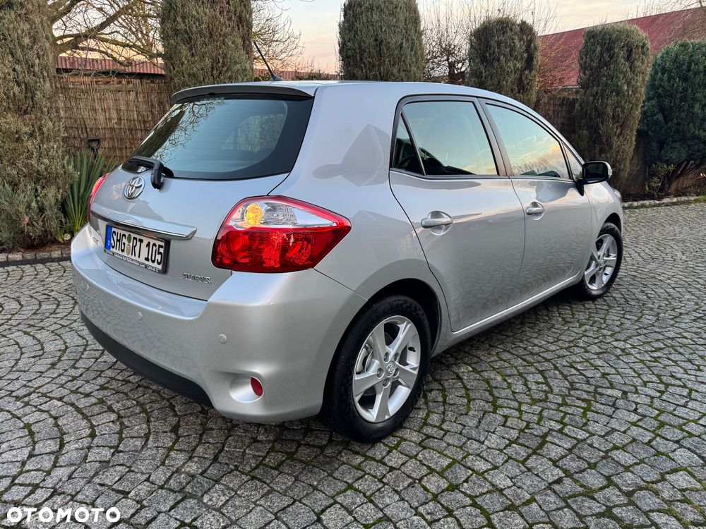 Toyota Auris 1.6 Valvematic Executive - 3