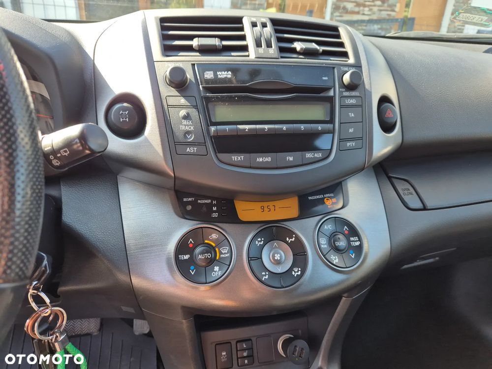 Toyota RAV4 2.2 D-CAT 2010 - 8