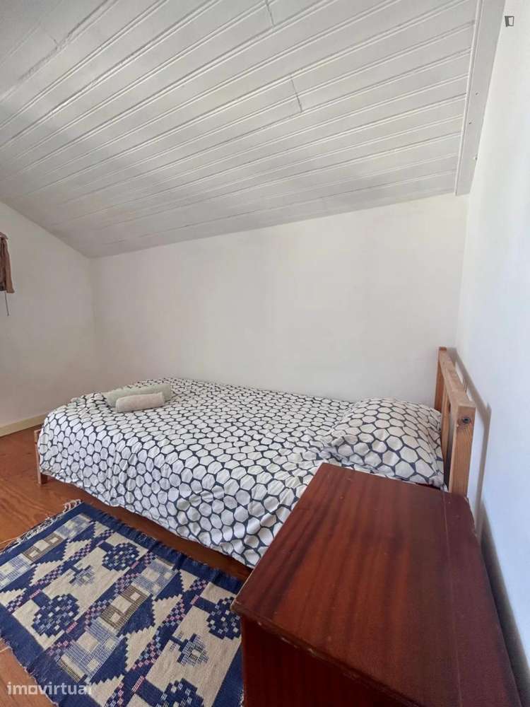 Quarto - localizado em Santo Ildefonso Porto - Grande imagem: 2/12