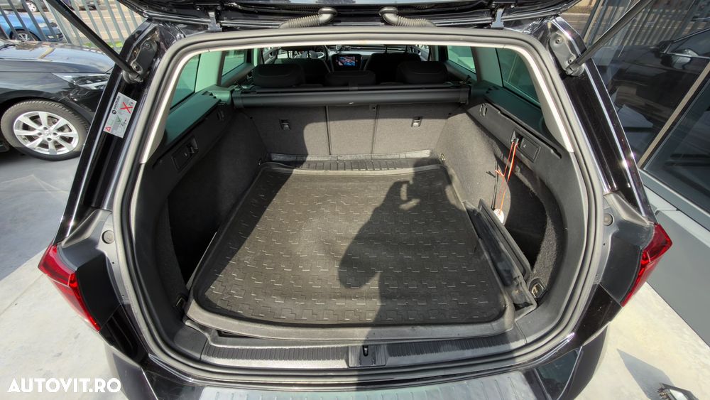 Volkswagen Passat 2.0 TDI SCR DSG Comfortline - 19