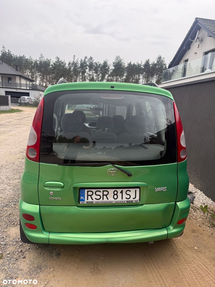 Toyota Yaris Verso - 4