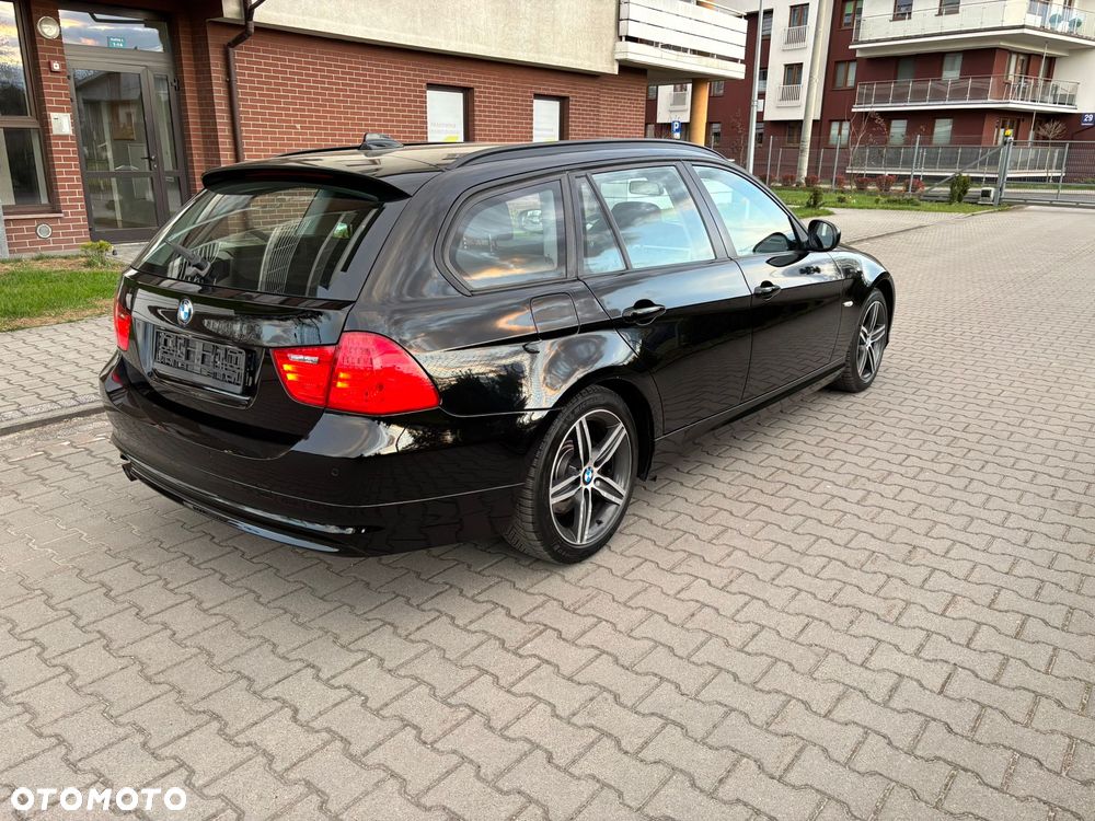 BMW Seria 3 318d - 17
