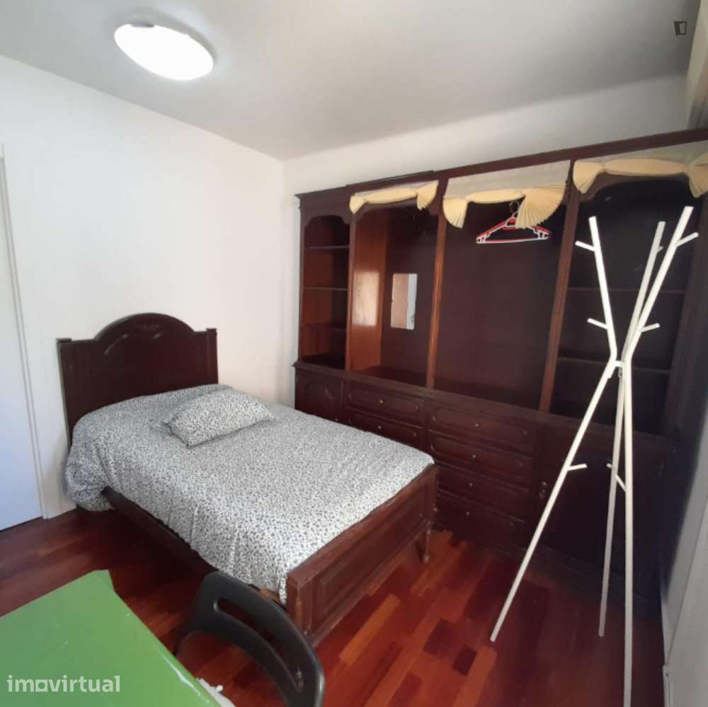 Quarto - localizado em Carnide Lisbon - Grande imagem: 3/17