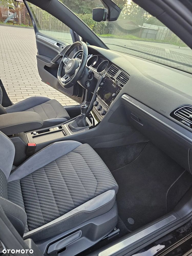 Volkswagen Golf - 31