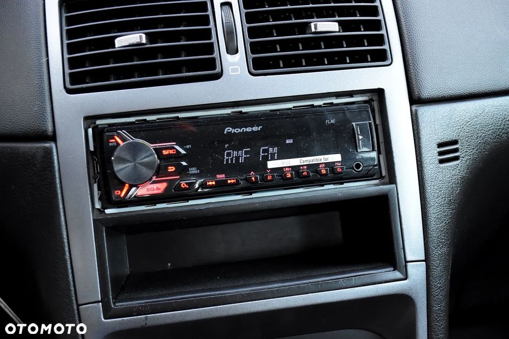 Peugeot 307 1.4 XR - 30